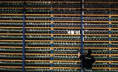 A sprawling mining farm in Australia with rows of mining rigs working under optimized hosting conditions